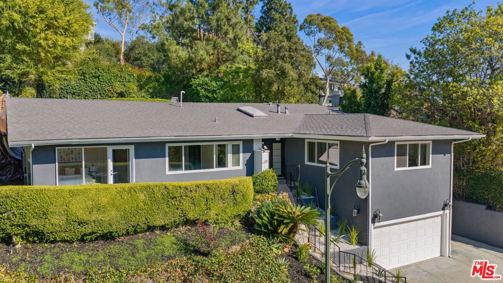 126 N Thurston Avenue