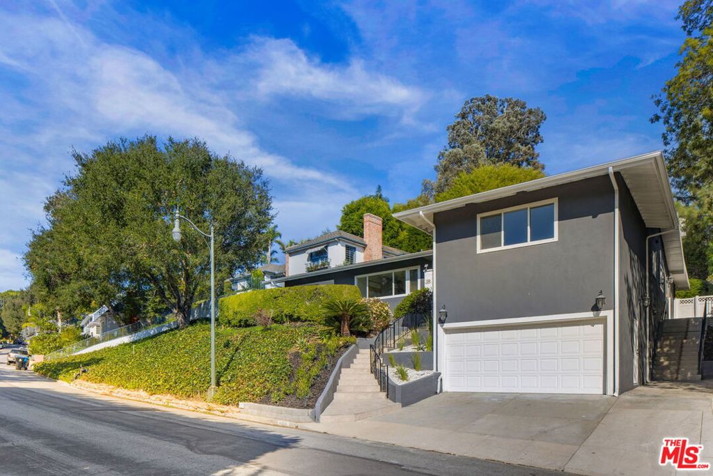 126 N Thurston Avenue