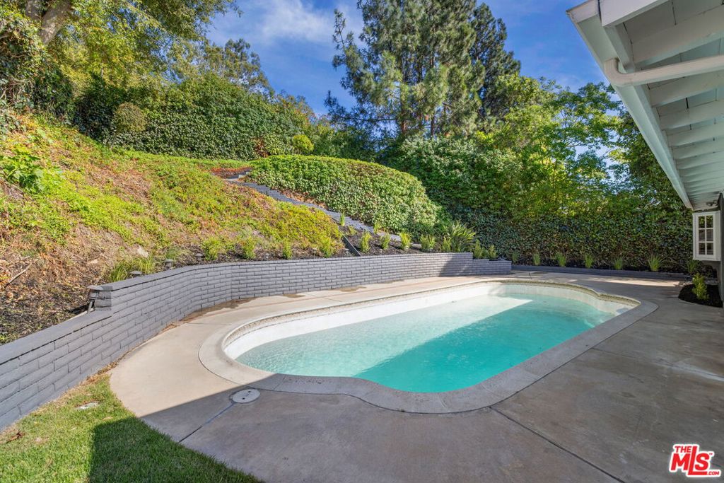 126 N Thurston Avenue