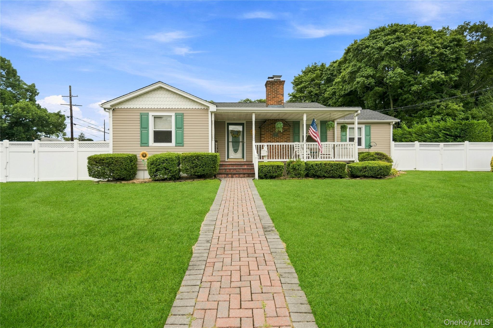 494 N Putnam Avenue Lindenhurst Ny Us 11757 Key1041915