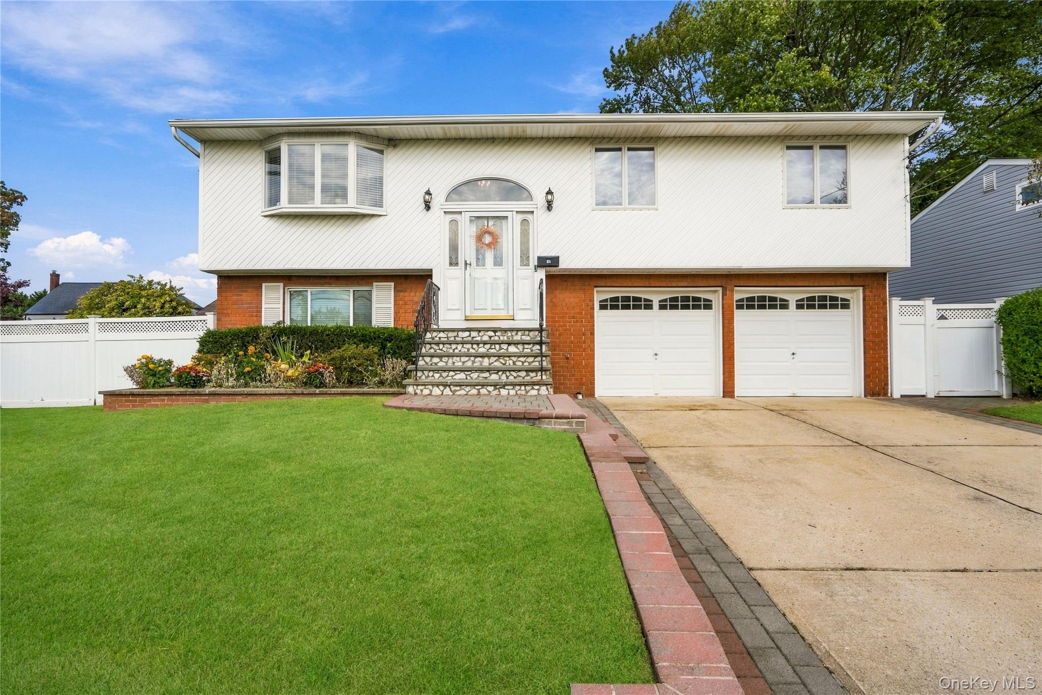 34 Knoll Street Lindenhurst Ny Us 11757 Key1062885