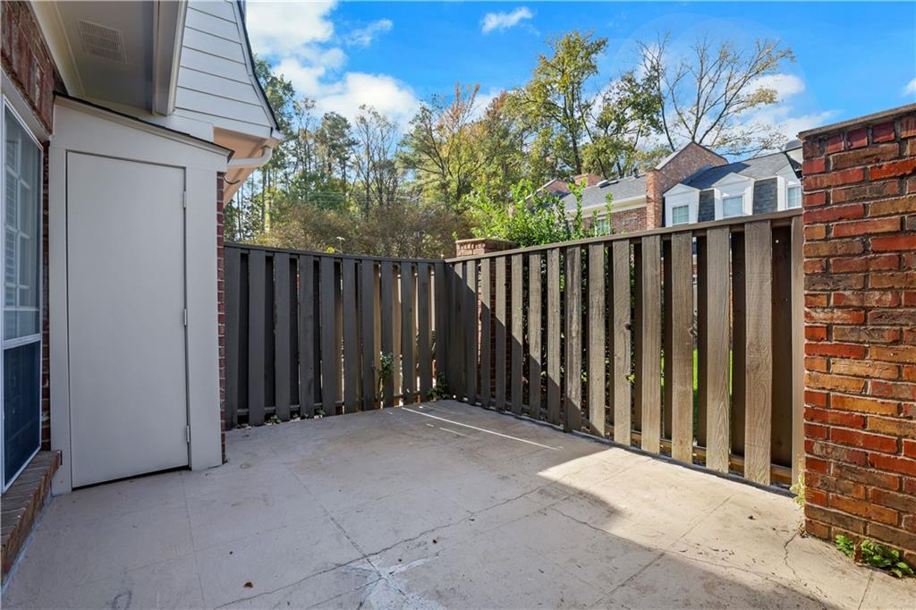 11 NEWPORT Place NW