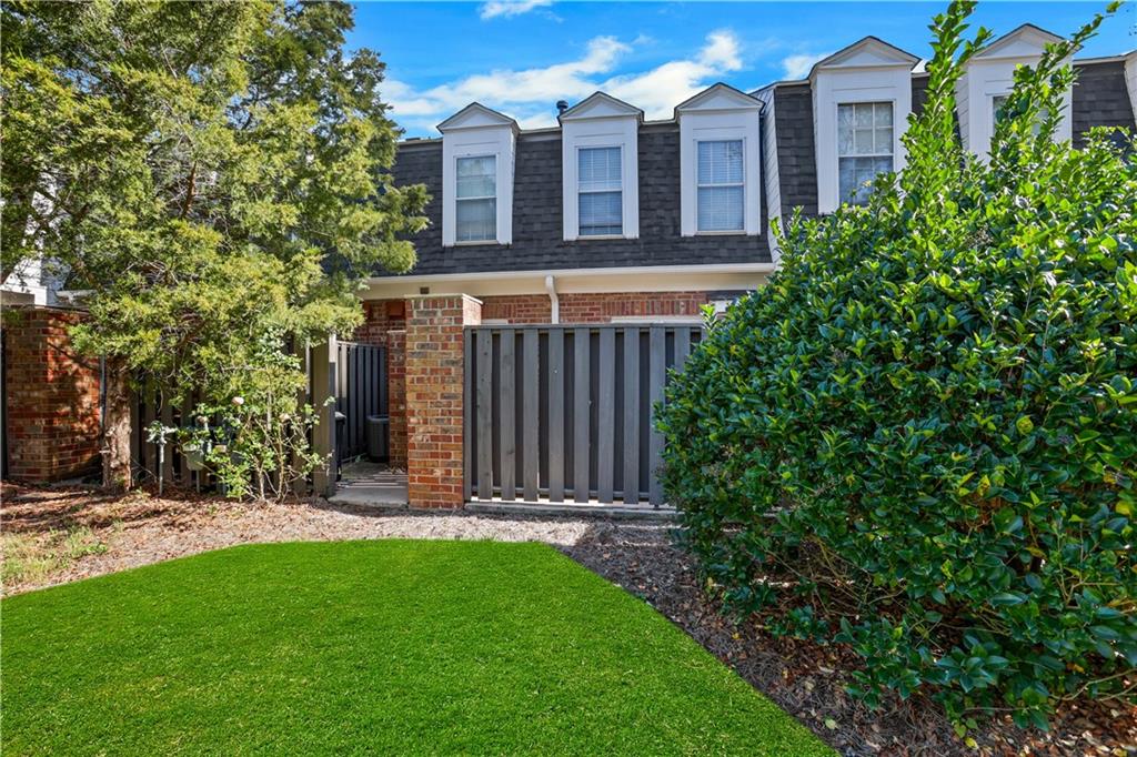 11 NEWPORT Place NW