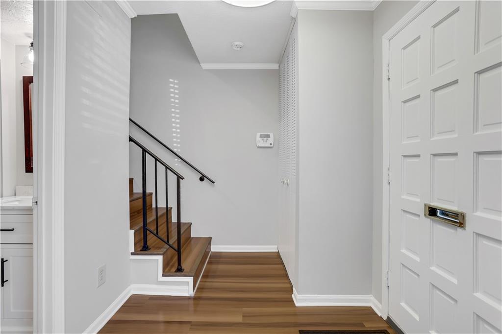 11 NEWPORT Place NW