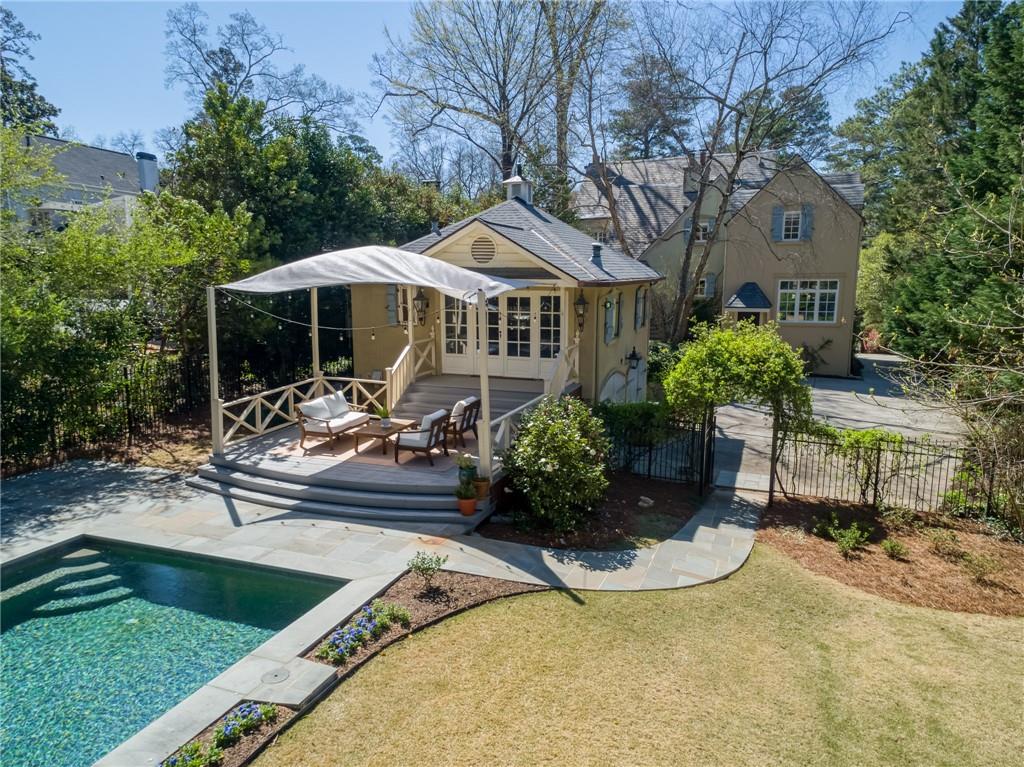 160 Peachtree Way NE