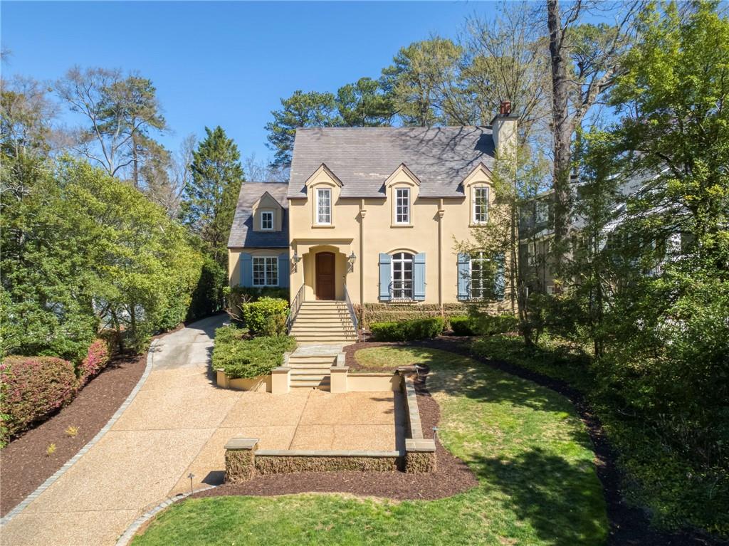 160 Peachtree Way NE