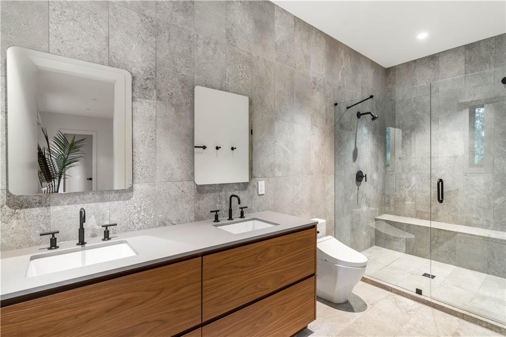 1572 Clifton Ridge