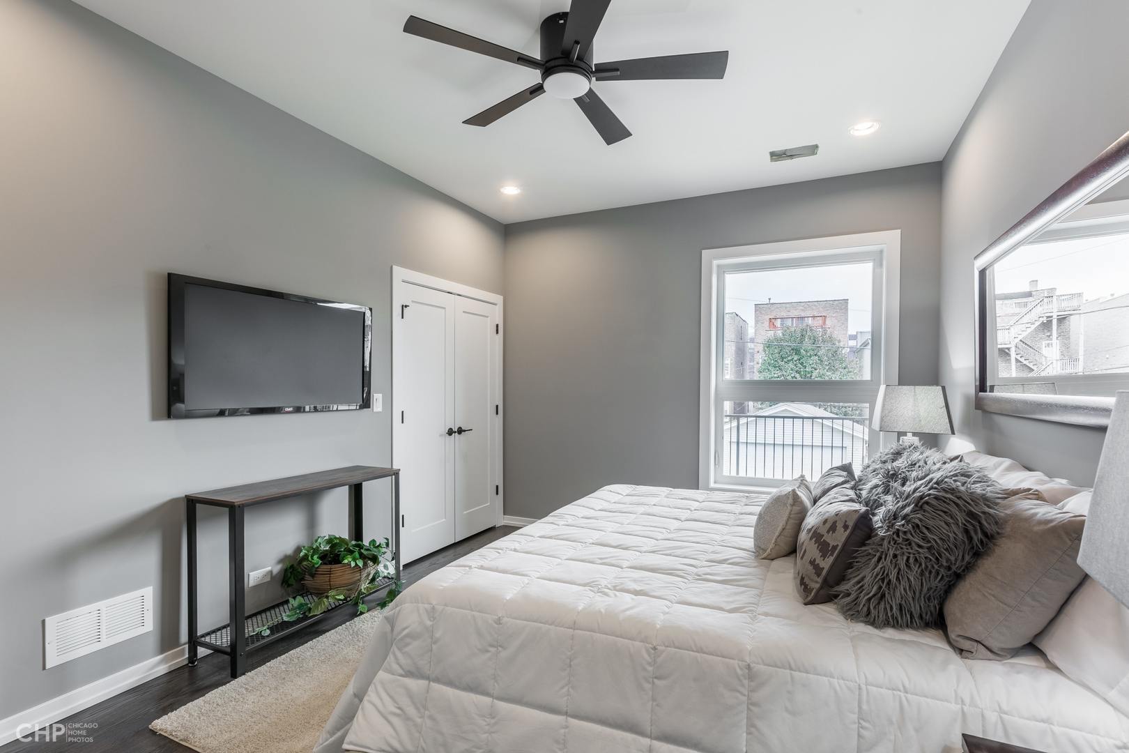 4337 S Berkeley Avenue Unit: 2