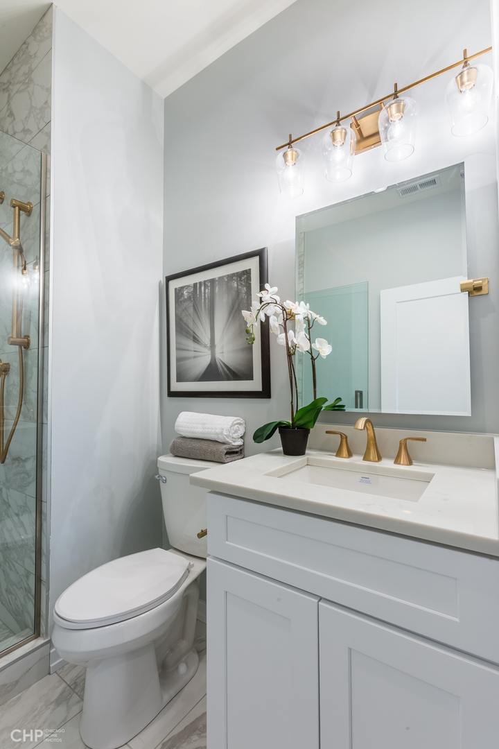 4337 S Berkeley Avenue Unit: 2