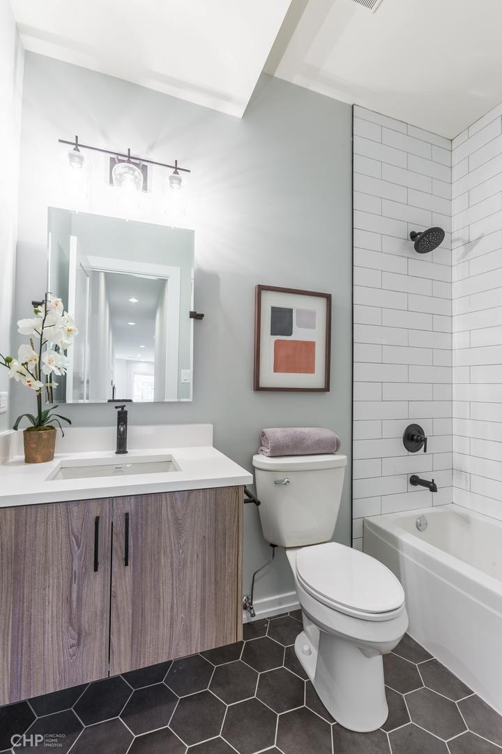 4337 S Berkeley Avenue Unit: 2