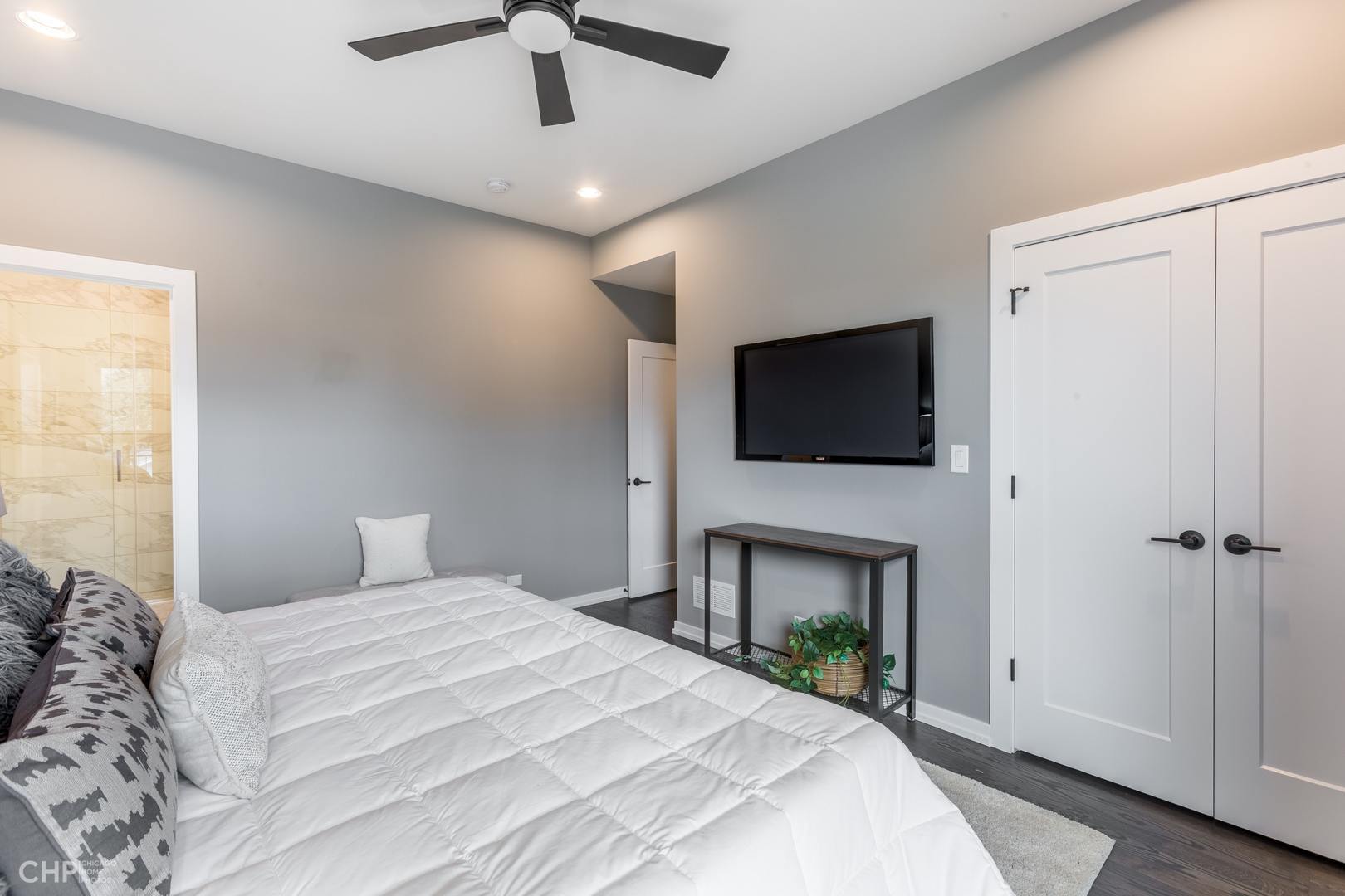 4337 S Berkeley Avenue Unit: 2