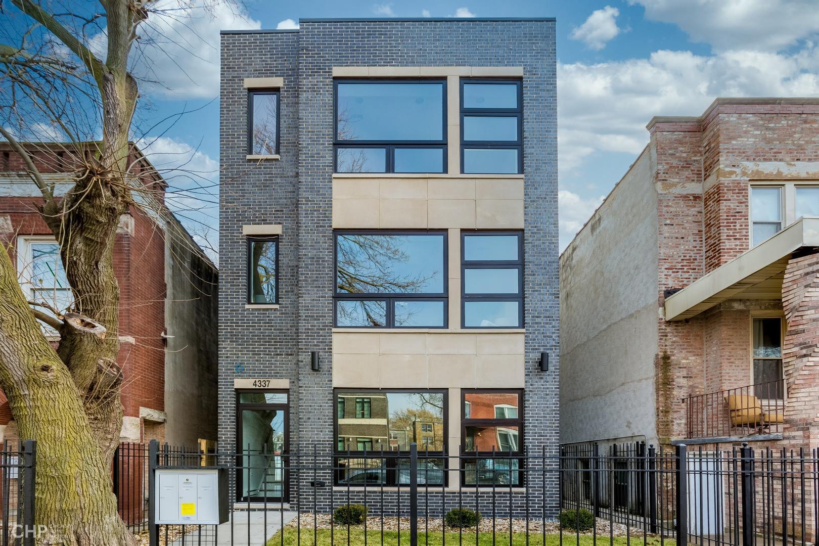 4337 S Berkeley Avenue Unit: 2