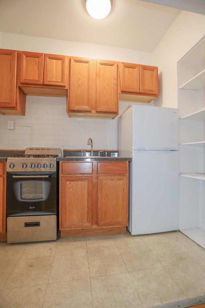 5728 S Blackstone Avenue Unit: 308