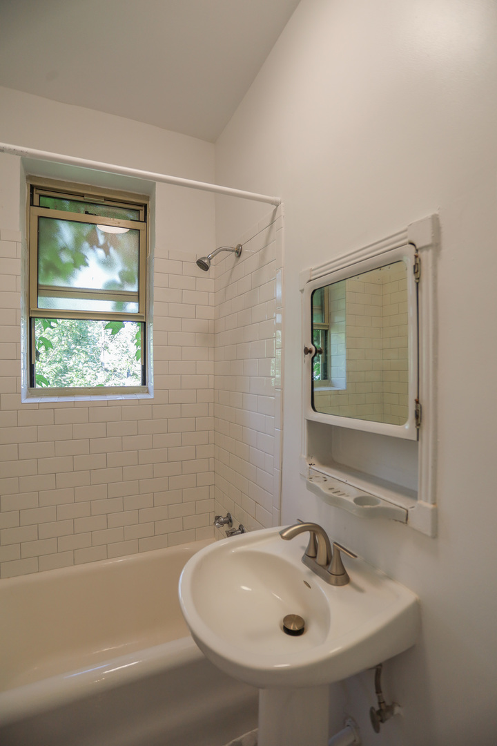 5728 S Blackstone Avenue Unit: 308