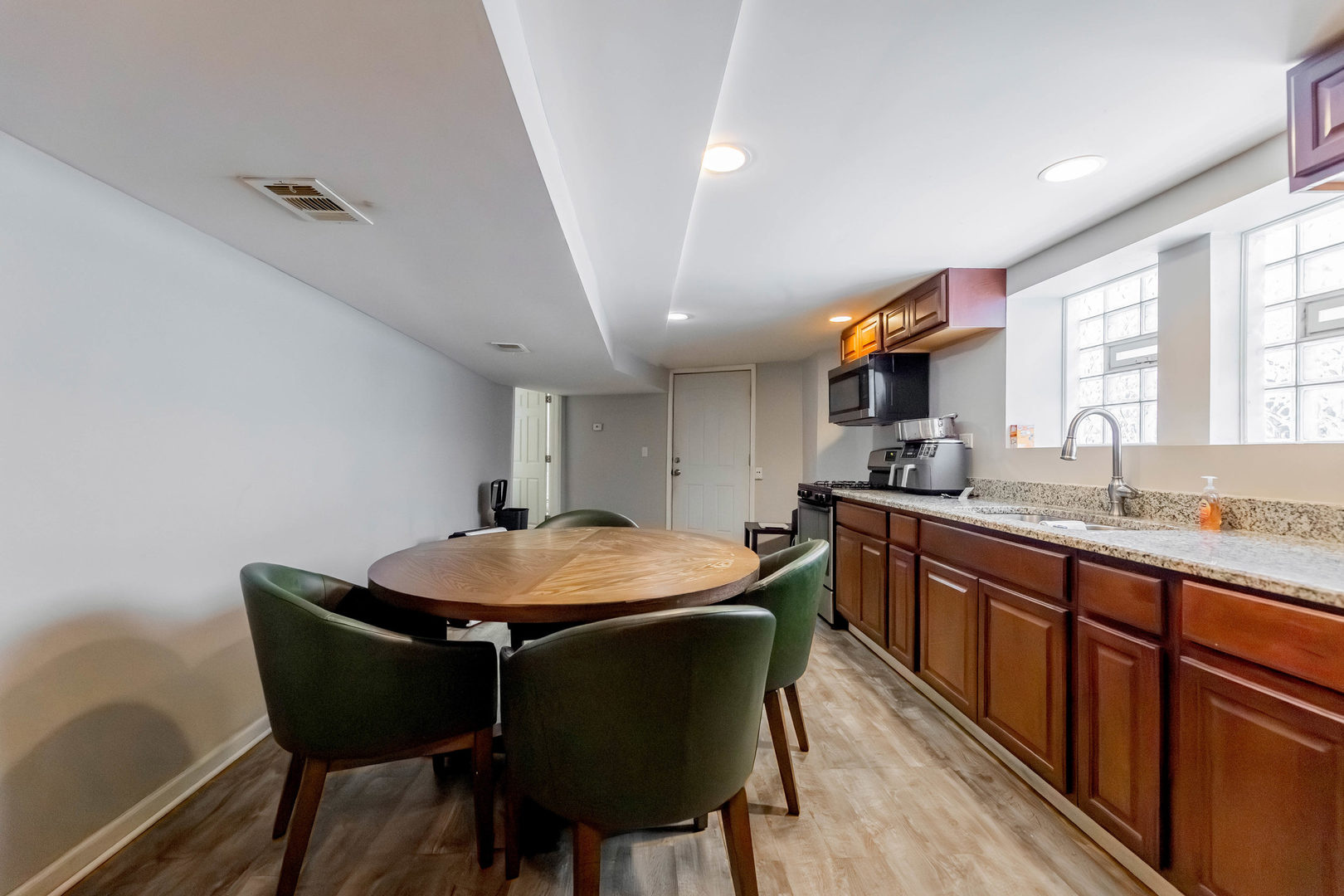 206 N Leamington Avenue