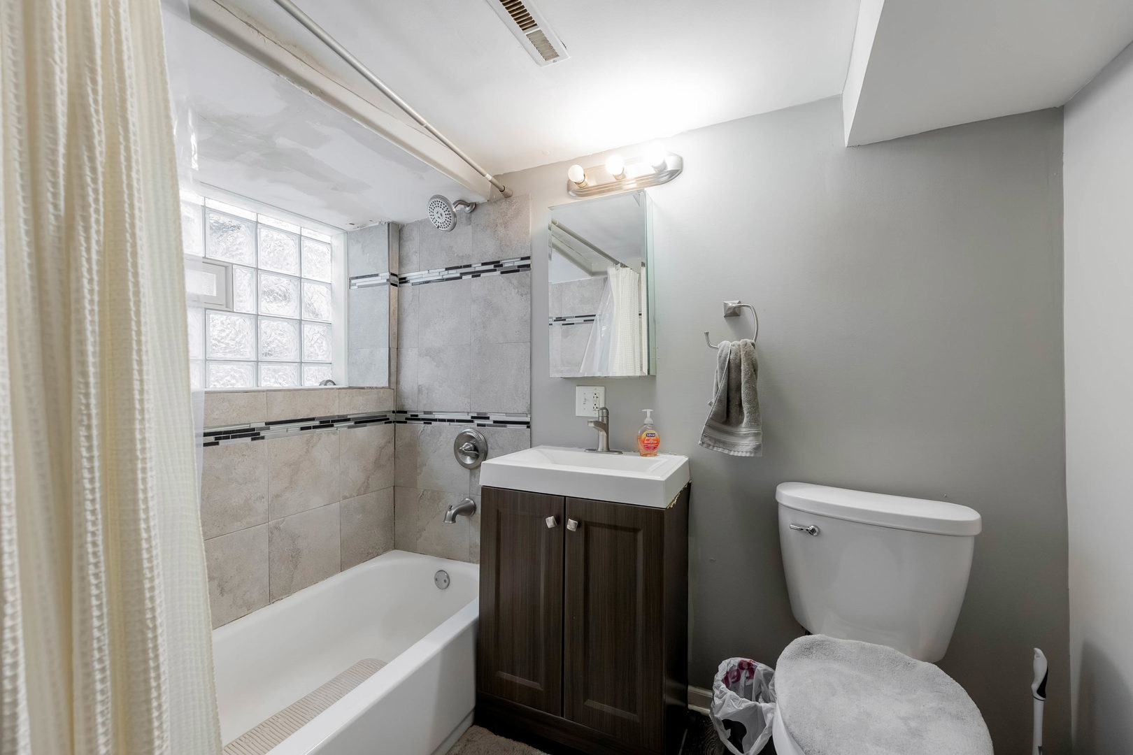 206 N Leamington Avenue