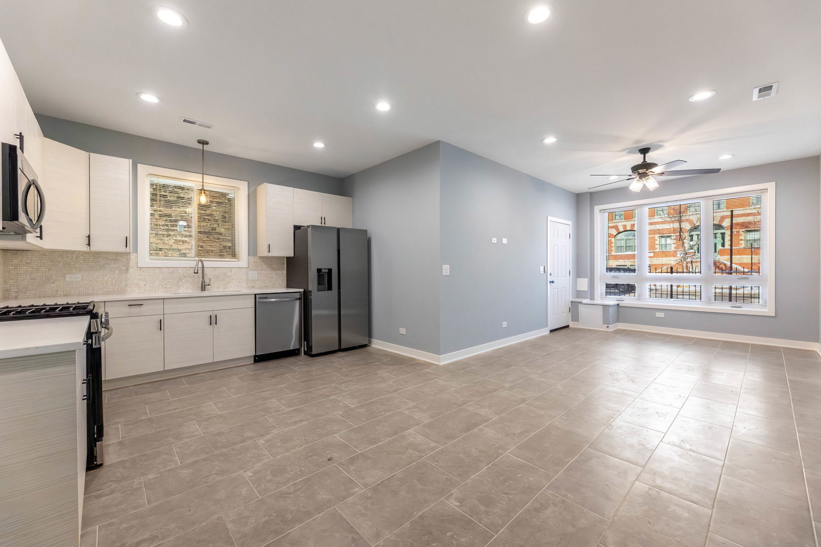 2745 W Monroe Street