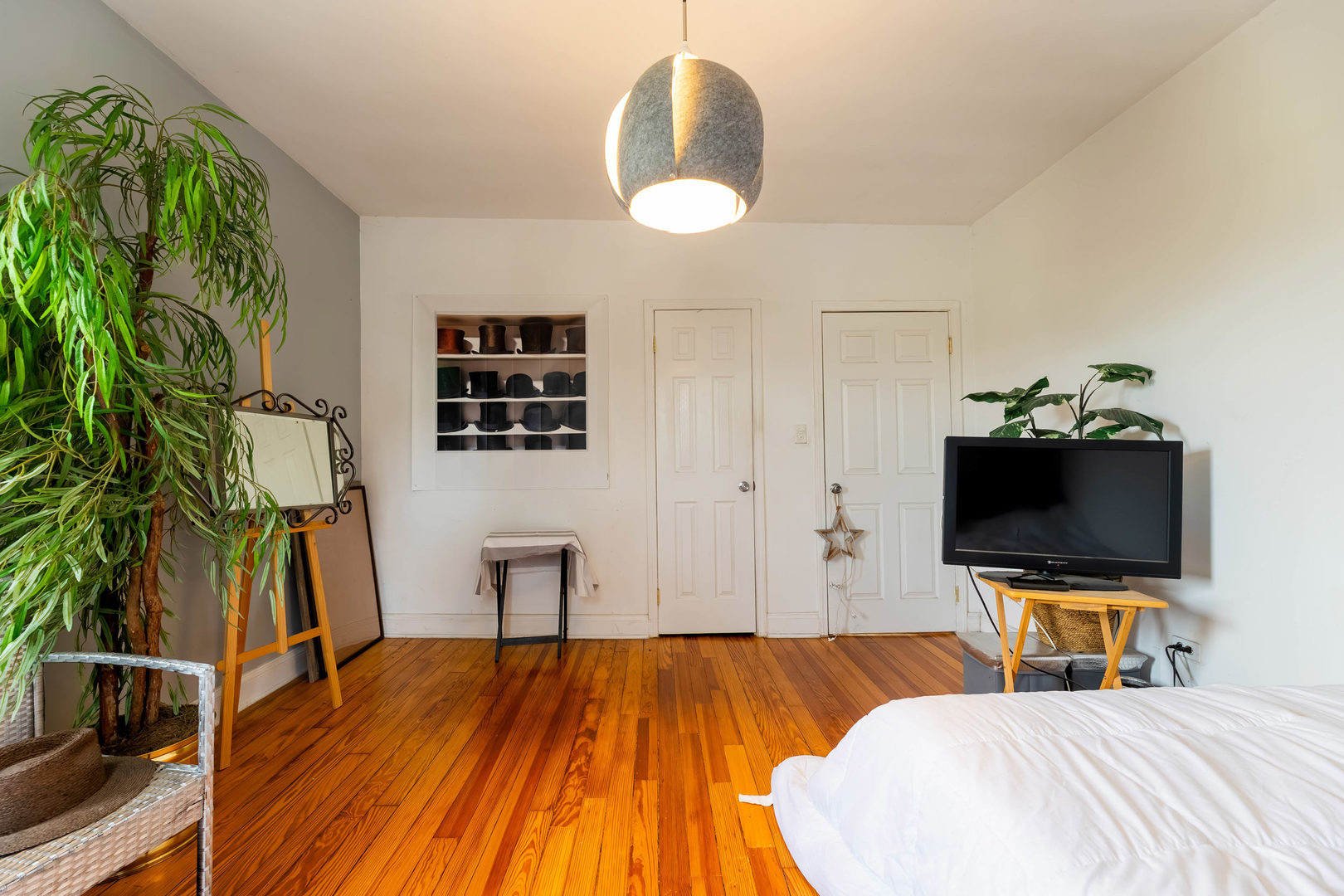 7601 S Bennett Avenue