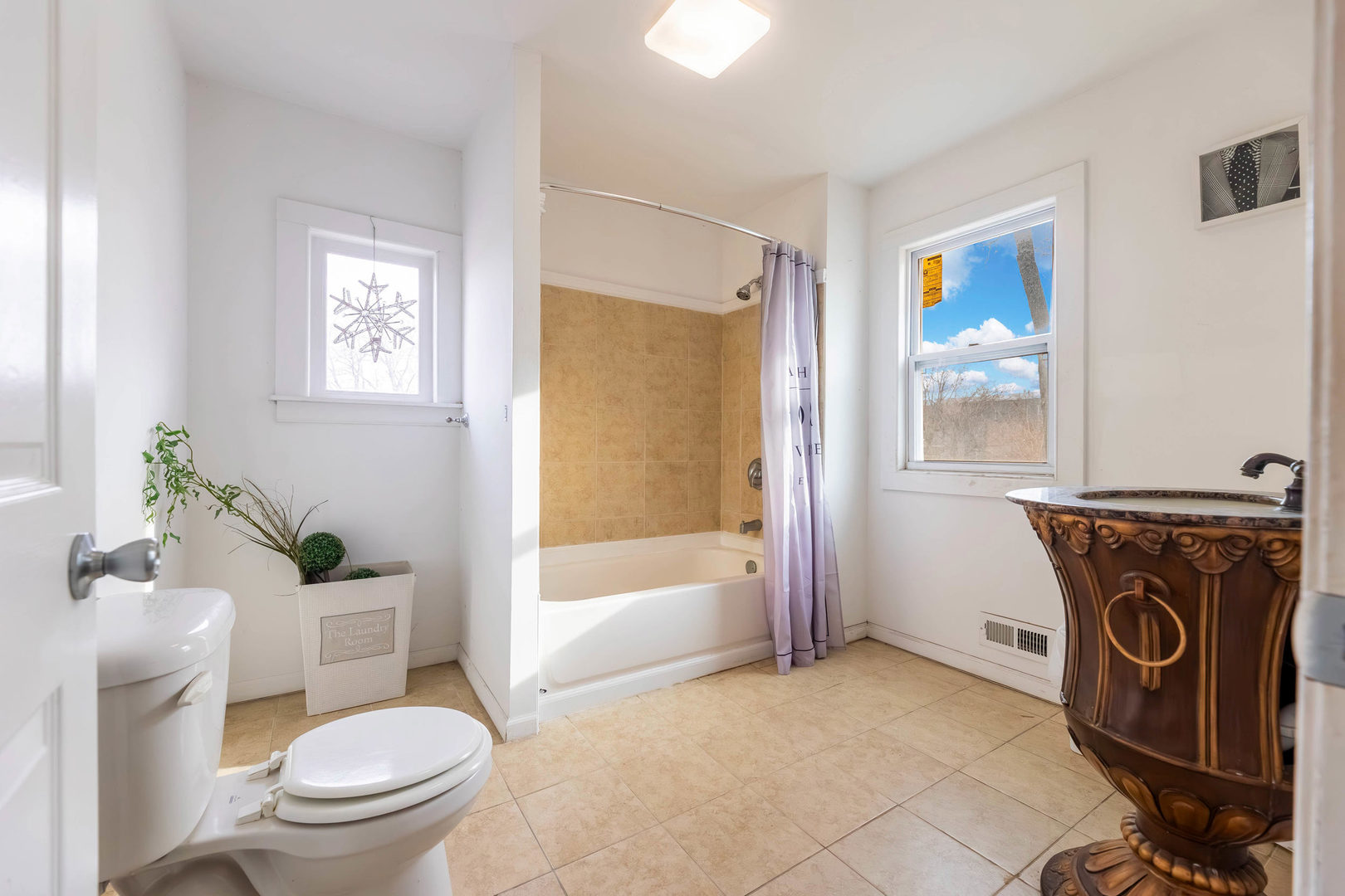 7601 S Bennett Avenue