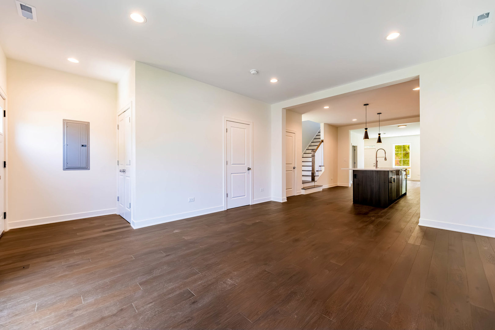 2832 W WILCOX Street