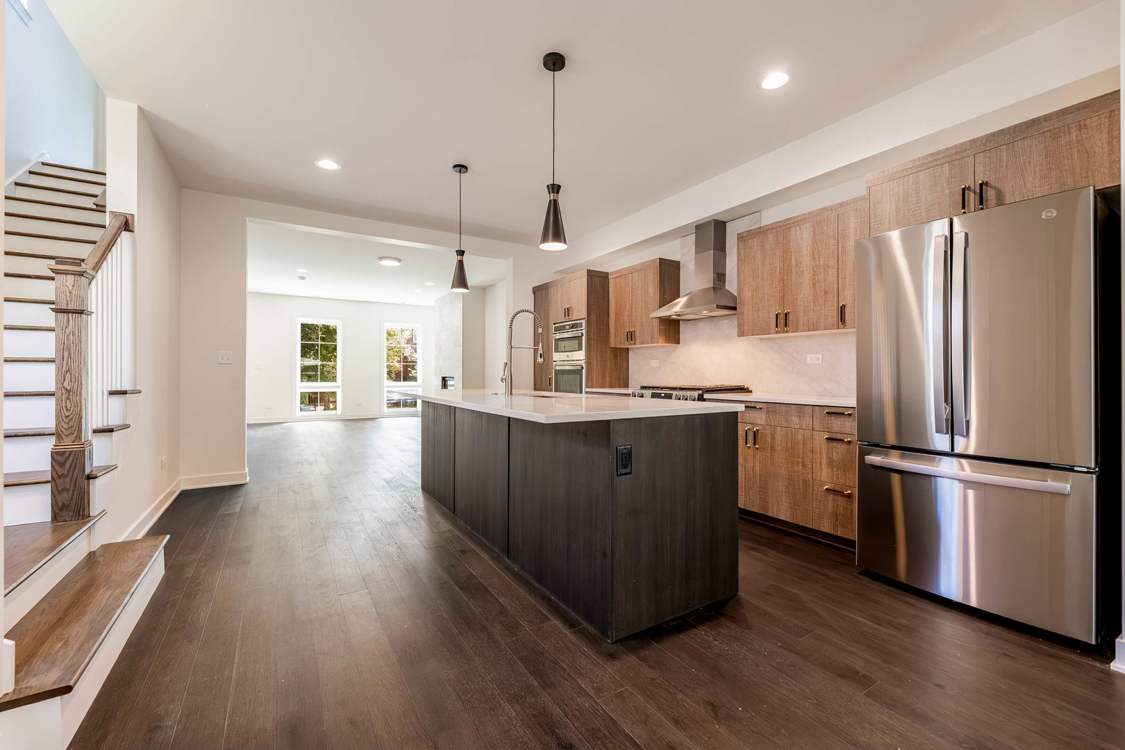 2832 W WILCOX Street
