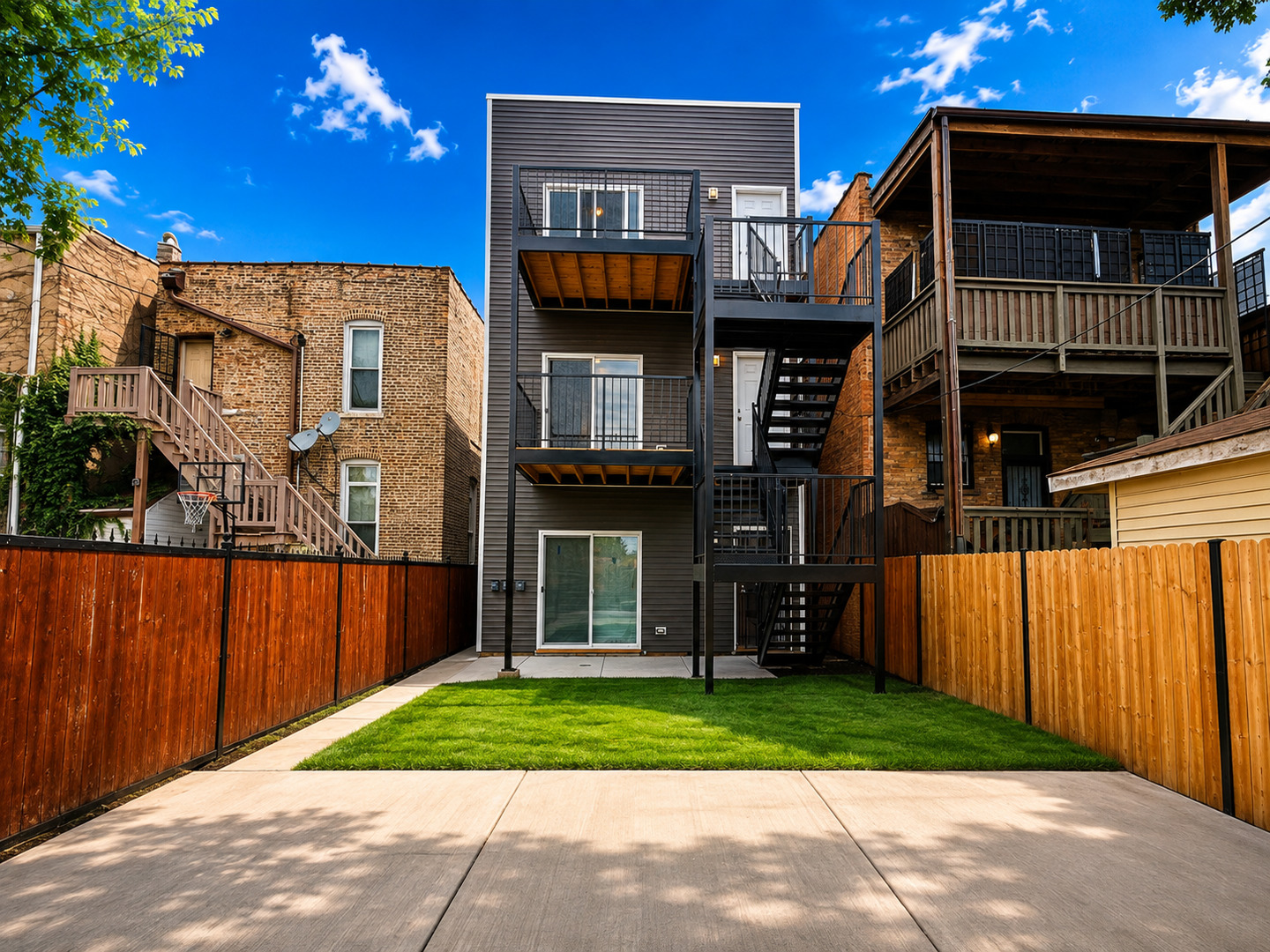 3031 W WARREN Boulevard