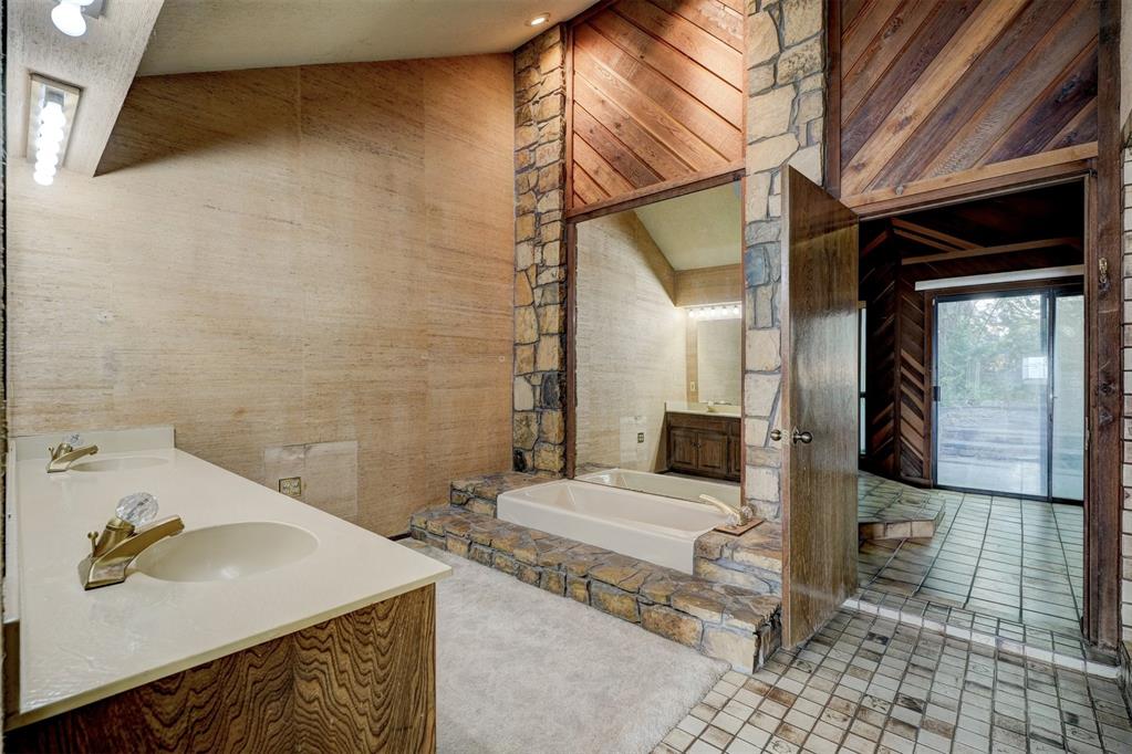 804 Stonehenge Court