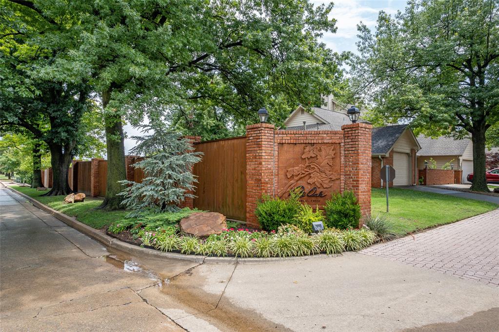 11803 Red Oak Way