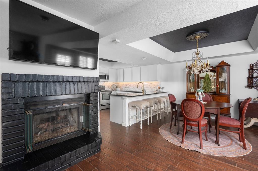11803 Red Oak Way