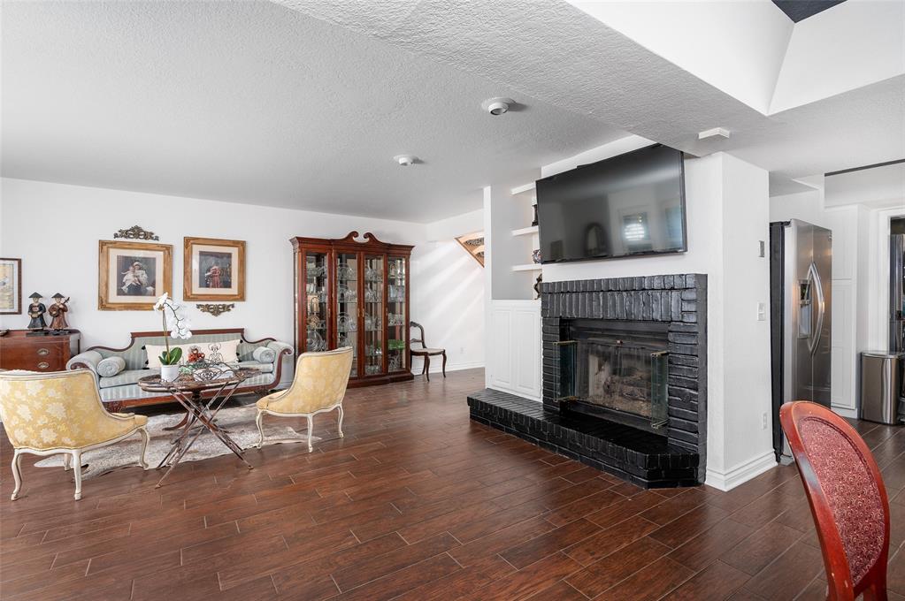 11803 Red Oak Way