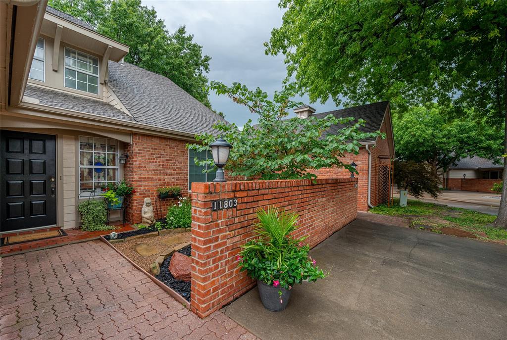 11803 Red Oak Way