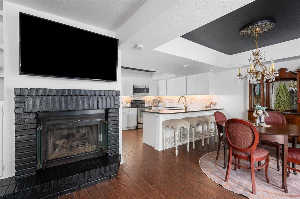 11803 Red Oak Way