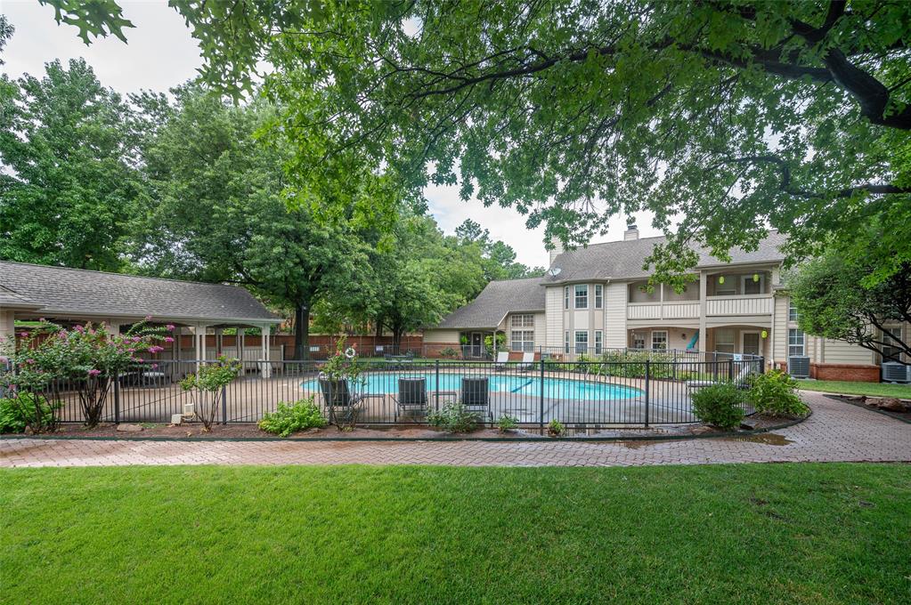 11803 Red Oak Way