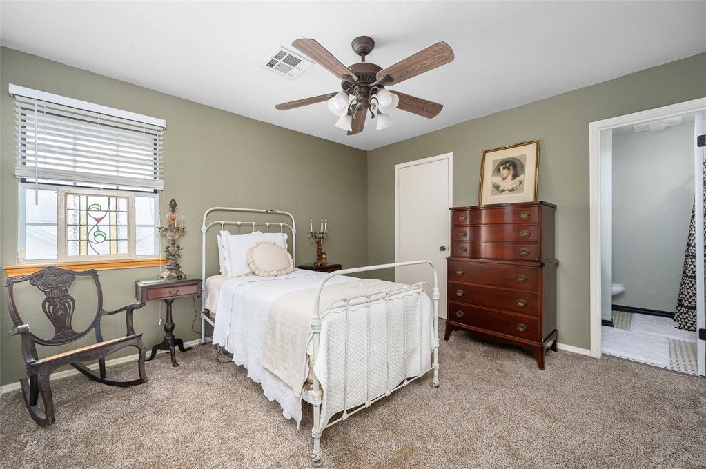 11803 Red Oak Way