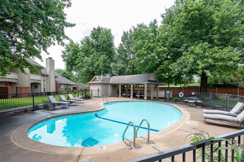 11803 Red Oak Way