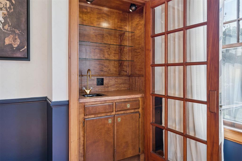 1928 N Broadway Avenue