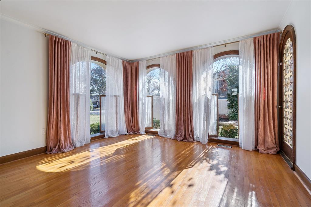 1928 N Broadway Avenue