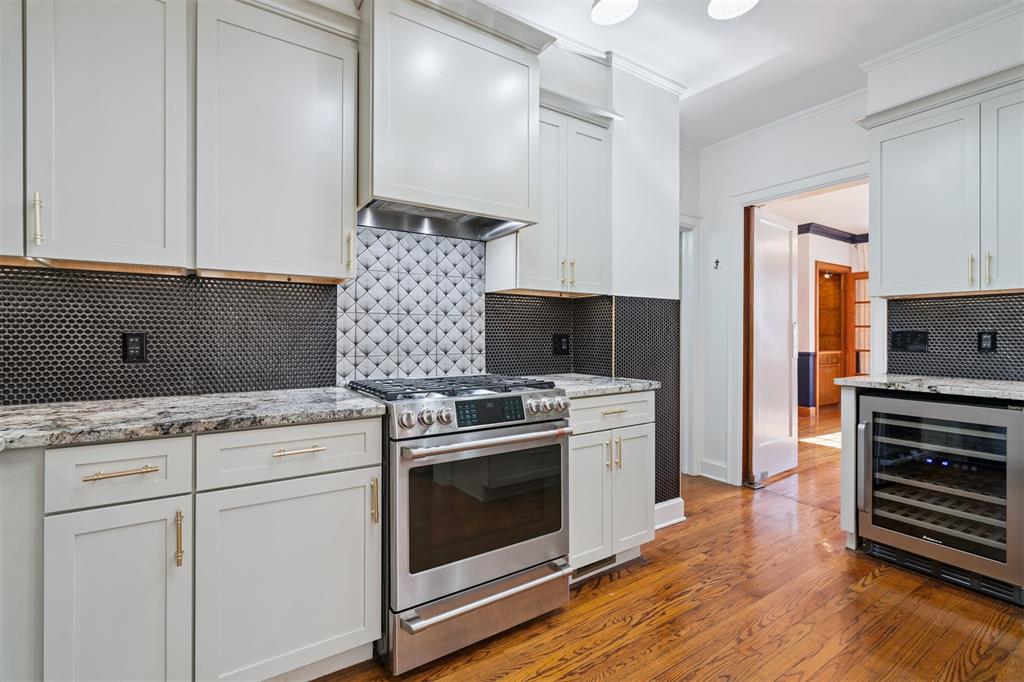 1928 N Broadway Avenue