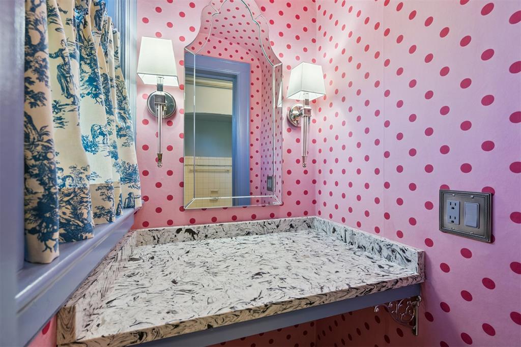 1928 N Broadway Avenue