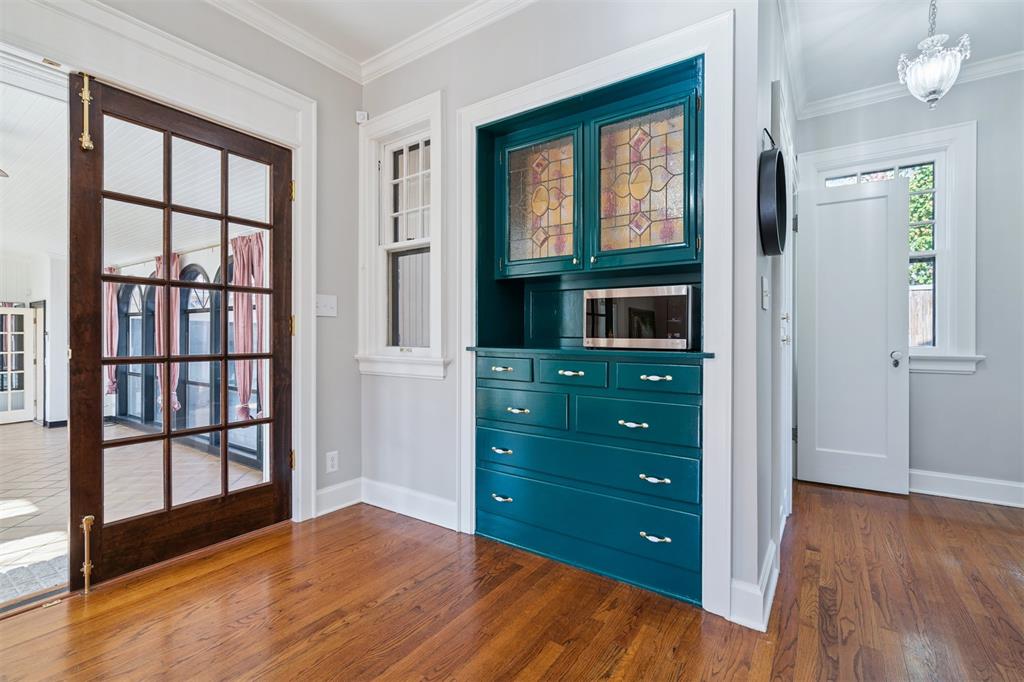 1928 N Broadway Avenue