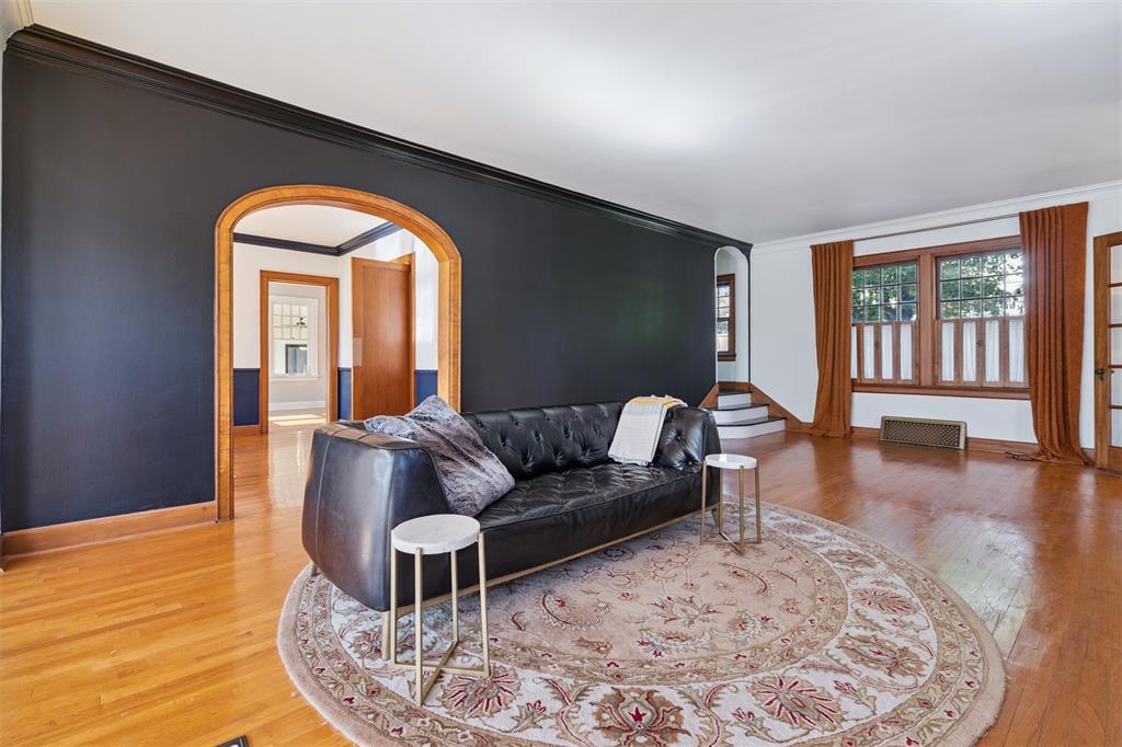 1928 N Broadway Avenue