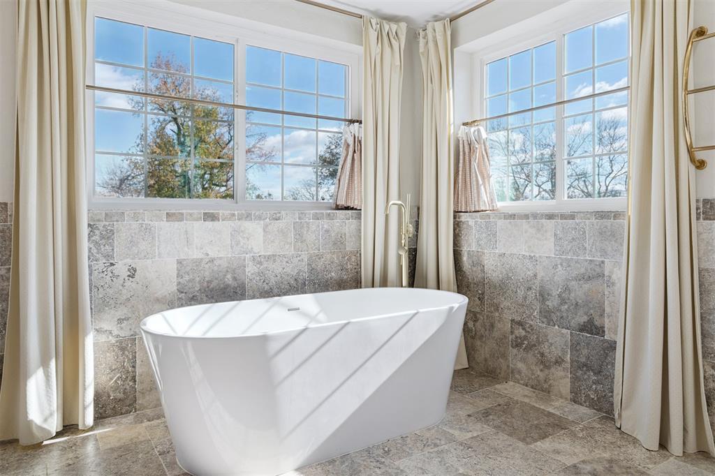 1928 N Broadway Avenue