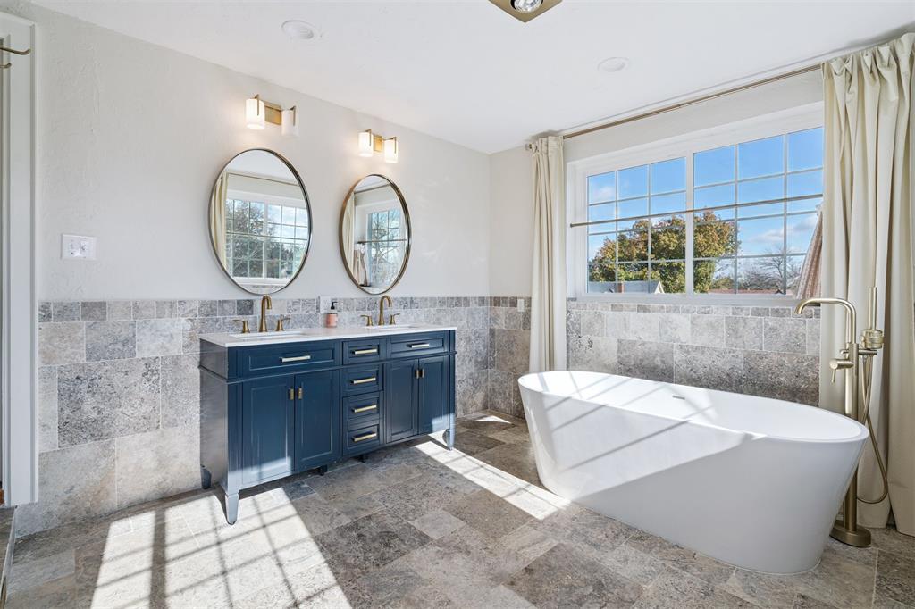 1928 N Broadway Avenue