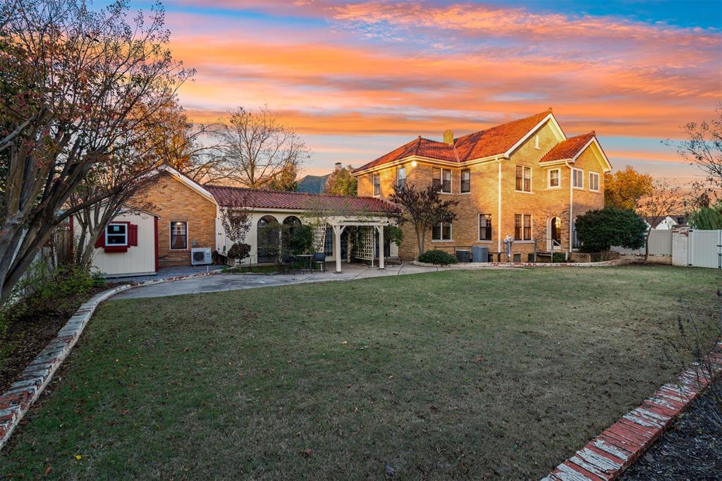 1928 N Broadway Avenue