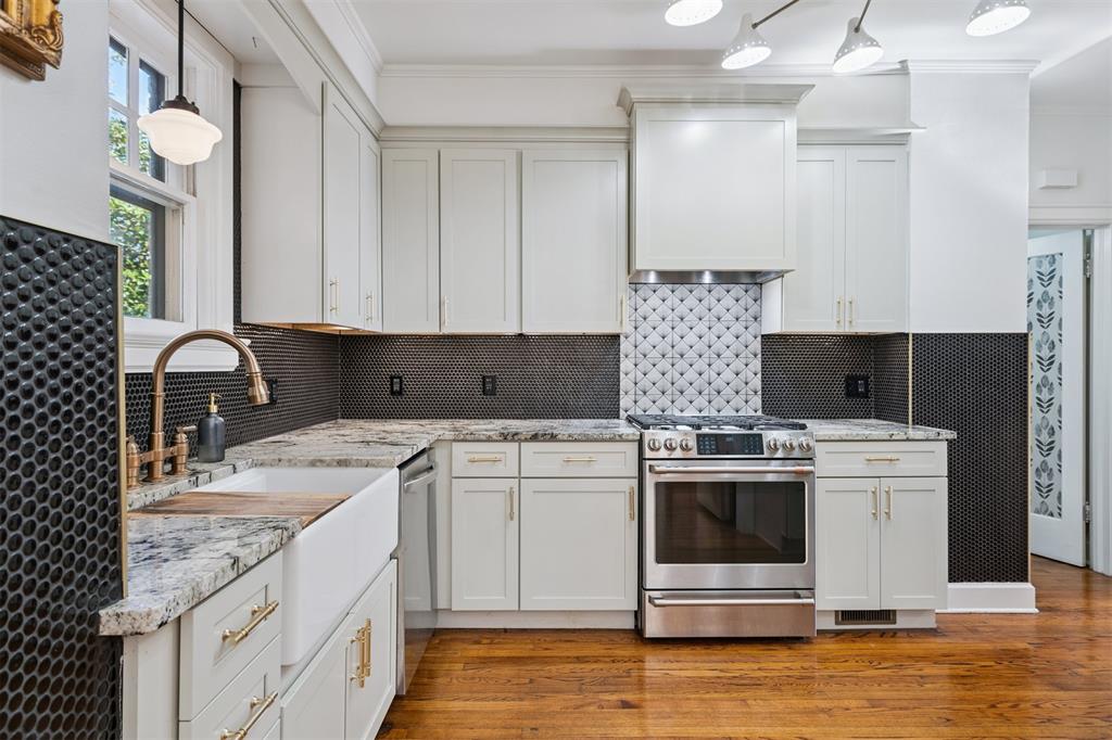 1928 N Broadway Avenue