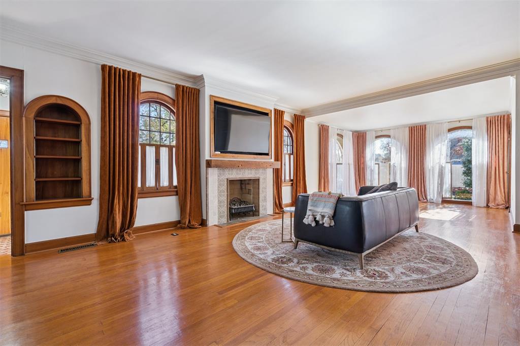 1928 N Broadway Avenue