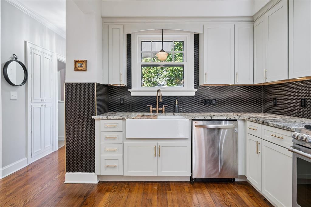 1928 N Broadway Avenue