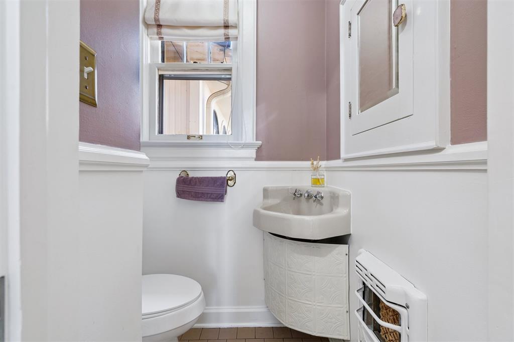 1928 N Broadway Avenue