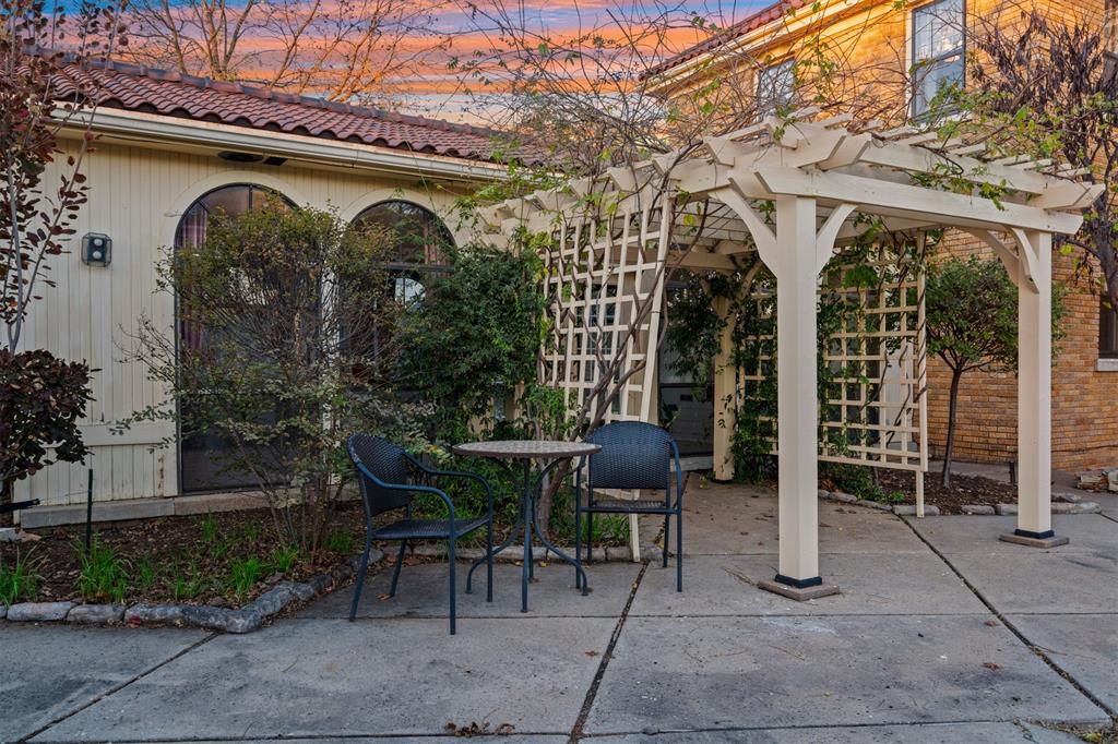 1928 N Broadway Avenue