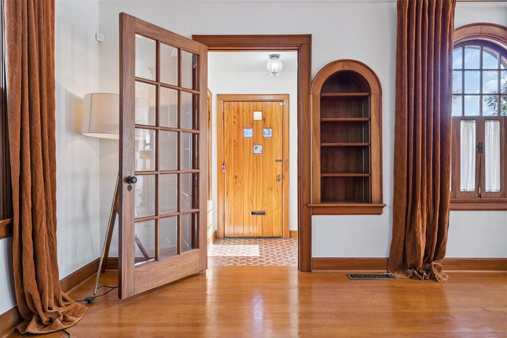 1928 N Broadway Avenue